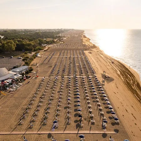 Beautiful With Terrace Close To The Sea - By Beahost Bibione